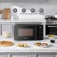 thumbnail image 2 of Microondas BLACK+DECKER 20L 700W Negro con Seguridad Infantil, 2 of 7