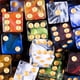 thumbnail image 4 of Juego de dados AUSTOR, 100 unidades, 6 caras, 16 mm, dos colores, con bolsa, 4 of 7