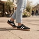 thumbnail image 2 of Zapatilla New Walk Retro Urbana Negra, 2 of 6