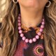 thumbnail image 2 of Collar Chicle Rosa – cuentas acrílicas de 20 mm que le cambian la cara a cualquier outfit, 2 of 3