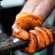 thumbnail image 5 of Guantes desechables TitanFlex ThorGrip Heavy Duty de nitrilo naranja, 5 of 9