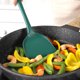 thumbnail image 4 of Juego de utensilios de cocina antiadherentes de 5 piezas con mango de tubo de silicona, 4 of 5