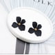 thumbnail image 2 of Aros Pendientes Diseño Flor Color Negro, 2 of 2