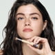 thumbnail image 4 of Brocha de maquillaje EcoTools Blend + Conceal de doble punta, 1 unidad, 4 of 9