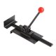 thumbnail image 1 of El Profesional De Las Herramientas Del Piso De Floor Jack Instala La Lamina Enderezada, 1 of 5