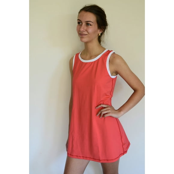 Vestido deportivo con peto y short con bolsillo incorporado
