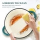 thumbnail image 4 of Libro de cocina Dutch Oven Overmont de hierro fundido esmaltado de 5.5 litros con tapa, 4 of 7