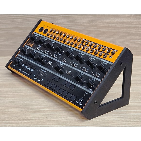 Soporte de escritorio con ángulo de 45° para Behringer Crave, Edge, Grind y Spice – The Analog Source