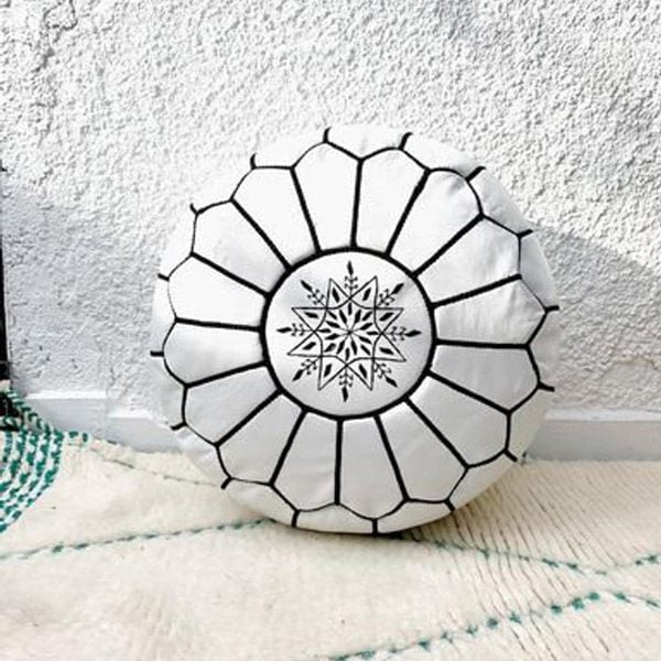 Made In Marruecos - Puff De Cuero Blanco - Bordados Negros
