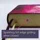 thumbnail image 4 of Biblia HarperCollins Artisan con cubierta rosa y bordes dorados artísticos, 4 of 9