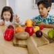 thumbnail image 2 of Play Food Melissa & Doug Play-Time producen frutas (9 piezas) y verduras (7 piezas), 2 of 9