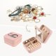 thumbnail image 2 of Caja de accesorios de viaje REGALWOVEN con espejo, mini organizador de accesorios portátil de cuero PU, estante de almacenamiento rosa S, 2 of 7