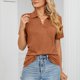 thumbnail image 2 of Camiseta de mujer de color puro con solapa, manga corta, cuello en V, informal, de verano, para casa, oficina, compras y actividades al aire libre., 2 of 6
