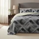 thumbnail image 2 of Cubrecama Quilt Sherpa 2pl Gris Con Detalles En Negro Diseño Geométrico Gris Moderno, 2 of 3