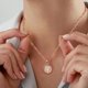 thumbnail image 4 of Collar Ursteel con inicial G chapado en oro rosa con capas, 4 of 7