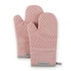 thumbnail image 1 of Juego de guantes de cocina KitchenAid de algodón rosa secado con asteroides, 1 of 3