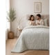 thumbnail image 4 of Cubrecama Sherpa Jacquard Deluxe Super King Diseño Relieve, 4 of 6