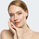 thumbnail image 3 of Suero Facial Diario de Vitamina C Alana Mitchell 60 ml para Todo Tipo de Piel, 3 of 7