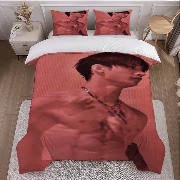 Muscular for Man Necklace Themed Bedding Set Three-Piece Duvet Cover and Pillowcase Set