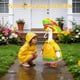 thumbnail image 2 of Set de impermeable para ganso de jardín Joyxzacp amarillo de 23 pulgadas, 2 of 7