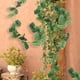 thumbnail image 3 of DEALPEAK Plantas verdes artificiales Vides de ratán colgantes Plantas falsas de plástico para bodas Guirnalda decorativa para el hogar, 3 of 7