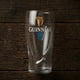 thumbnail image 2 of Copa de pinta oficial Guinness 0 Gravity de 20 oz, vaso auténtico para cerveza sin alcohol con arpa dorada y logotipo azul Zero, cristalería irlandesa genuina, paquete individual, 2 of 4