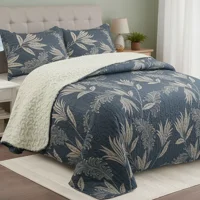 Casadeliacl - Cubrecama Quilt Sherpa 2Pl Floral En Tonos Azul Y Beige Estampado Floral Elegante Y Moderno