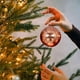 thumbnail image 5 of Bolas navideñas decorativas, 101 piezas para árbol de Navidad, bolas colgantes irrompibles, juego de regalo variado para fiestas, bodas y otras ocasiones., 5 of 5