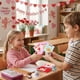 thumbnail image 5 of Regalos de San Valentín para niños con borradores y tarjetas de borrar con forma de oso (24 unidades, 5 of 9