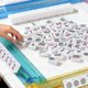 thumbnail image 5 of Set de Mahjong Ploomi 166 fichas, 4 soportes y bolsa azul, 5 of 7