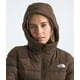 thumbnail image 2 of Chaqueta parka THE NORTH FACE Aconcagua para mujer, color marrón ahumado, 2 of 3