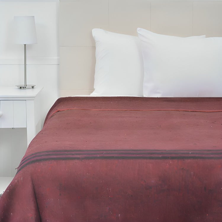 Frazada Térmica Queen / Líneas Rojo – Plumetti