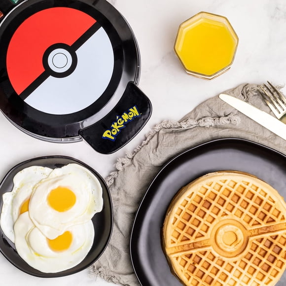 Máquina para hacer gofres con Pokémon Pokeball de Uncanny Brands