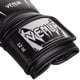 thumbnail image 3 of Guantes de Boxeo Venum Giant 3.0 12 oz Negro/Plata, 3 of 4