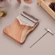 thumbnail image 2 of Piano de pulgar mbira de 17 teclas, piano de pulgar mbira, piano de pulgar de 17 teclas, piano de pulgar de 17 teclas, madera de alcanfor, tono C, con bolsa de transporte, libro, escala musical, pegat, 2 of 7