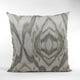 thumbnail image 4 of Cojín Plutus Brands Ikat Dream gris y citrino, 100% lino, 22 x 22 cm, 4 of 5
