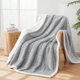 thumbnail image 5 of Manta polar Sherpa Gracelife, 150 x 200 cm, gris claro, 5 of 9