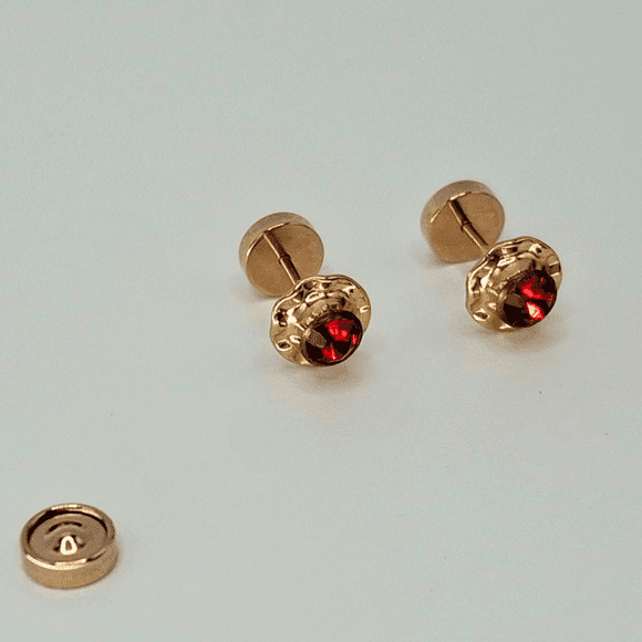 Aros abridores para bebé y niña de laminados en oro de 20k modelo piedra de circón rubí