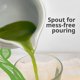 thumbnail image 2 of Cuenco de cerámica para matcha BlendWell blanco estilo chawan con pico vertedor, 2 of 3