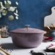 thumbnail image 2 of Cazuela de hierro fundido STAUB 5 L lila, fabricada en Francia, 2 of 8