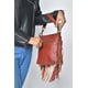thumbnail image 4 of Cartera Mensajera Sharo Classic Cuero para Laptop 15 pulgadas, 4 of 9