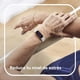 thumbnail image 4 of Monitor de actividad Fitbit Luxe Soft Gold de acero inoxidable, 4 of 5