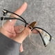 thumbnail image 2 of Gafas de lectura con zoom inteligente para hombre, ajuste automático, protección ocular HD, marco de gafas de lectura con luz azul, 2 of 5