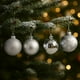 thumbnail image 2 of Set 32 Esferas Bambalinas Plateado 6cm Adorno Navideño Hogar, 2 of 3