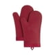 thumbnail image 1 of Juego de guantes de cocina KitchenAid de silicona suave acanalada, color rojo pasión, 1 of 3