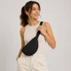 thumbnail image 1 of Banano Mujer Impermeable Cruzado Riñonera Urbana Ajustable, 1 of 3