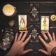 thumbnail image 3 of Cartas de tarot Smoostart 78 holográficas con guía en inglés, 3 of 7