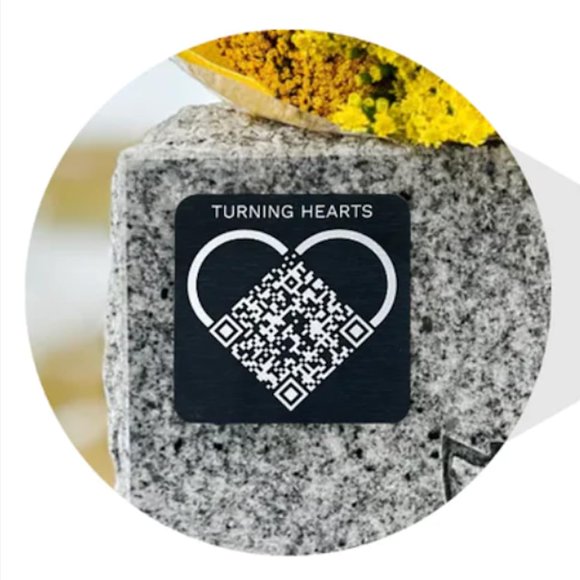 Placa Conmemorativa Turning Hearts 5 cm con Código QR - Pack de 2