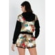 thumbnail image 5 of Conjunto de Top con Capucha y Shorts con Estampado Animal Efecto Satén Negro y Marfil, 5 of 5