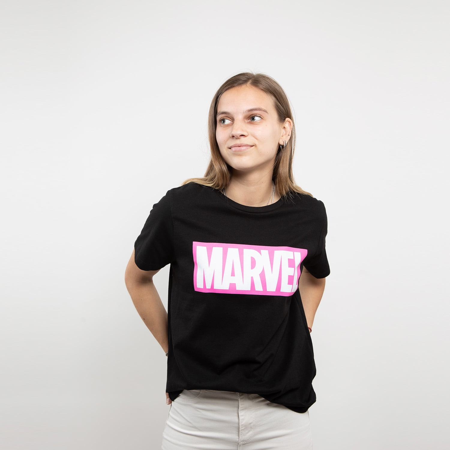Polera Mujer Logo Negro Marvel